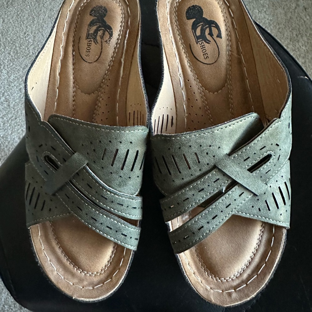 CG Sandals Forest Green very light slip on sandals.